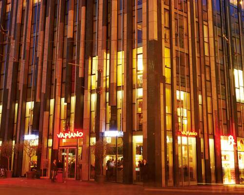 fassade-nachts-abito-leipzig.jpg