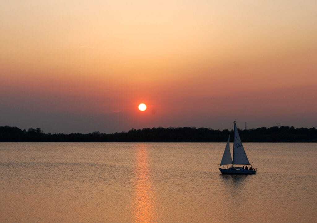 Leipziger Neuseenland, Abendstimmung mit Segler